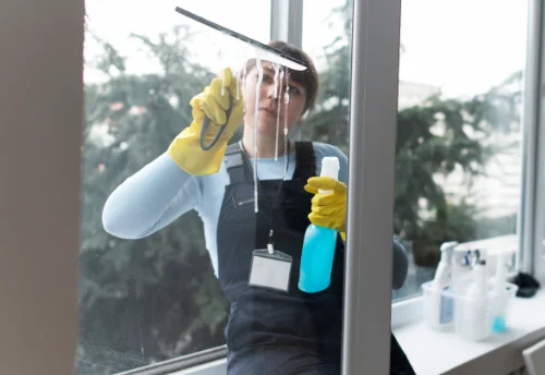 Nettoyage de vitres intérieures et extérieures à Bletterans
